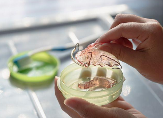 Removable clear aligner for daily orthodontic care
